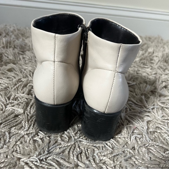 Vintage White Leather Ankle Boots with Chunky Kitten Heel, Size 7.5 - Picture 5 of 8